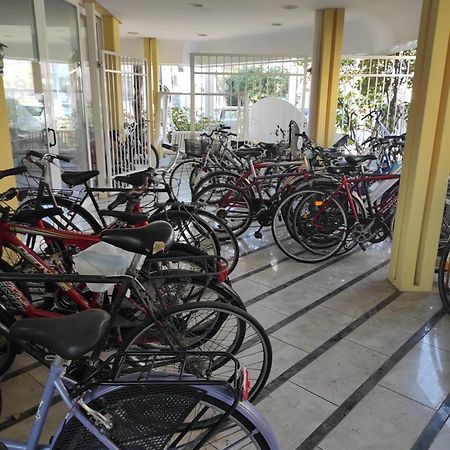 Hotel Ginevra Riccione Esterno foto