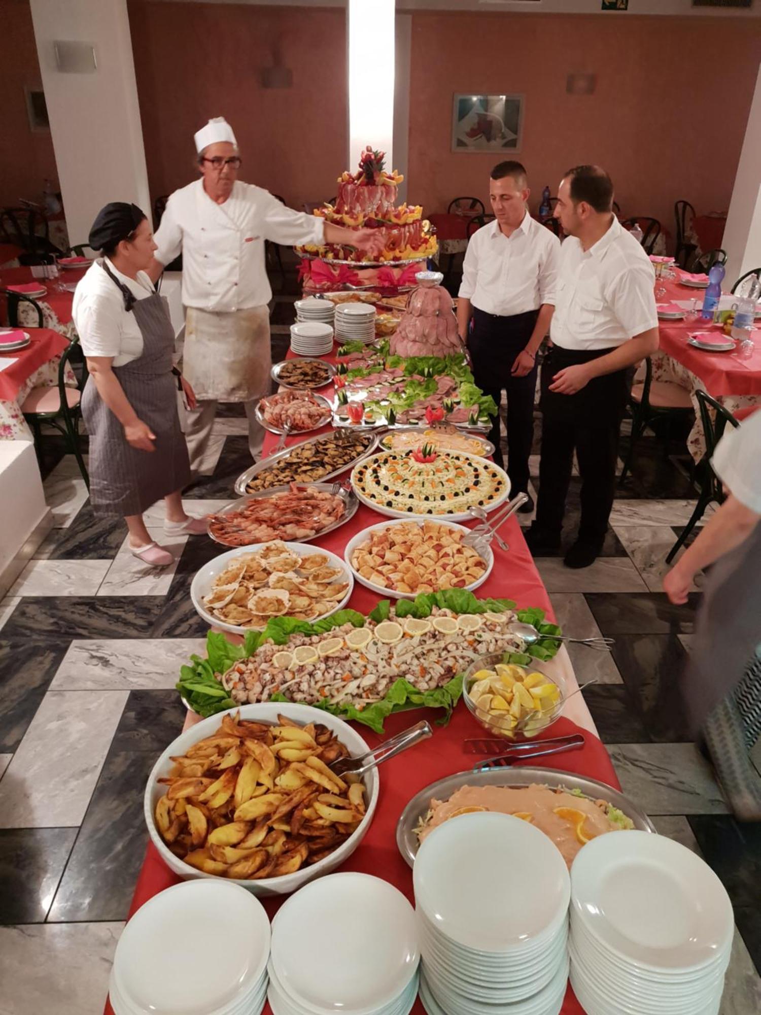 Hotel Ginevra Riccione Esterno foto