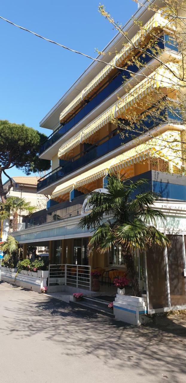 Hotel Ginevra Riccione Esterno foto