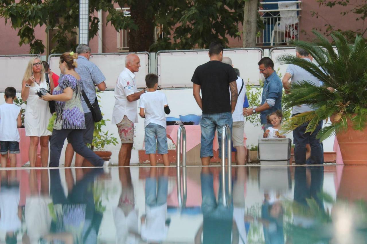 Hotel Ginevra Riccione Esterno foto