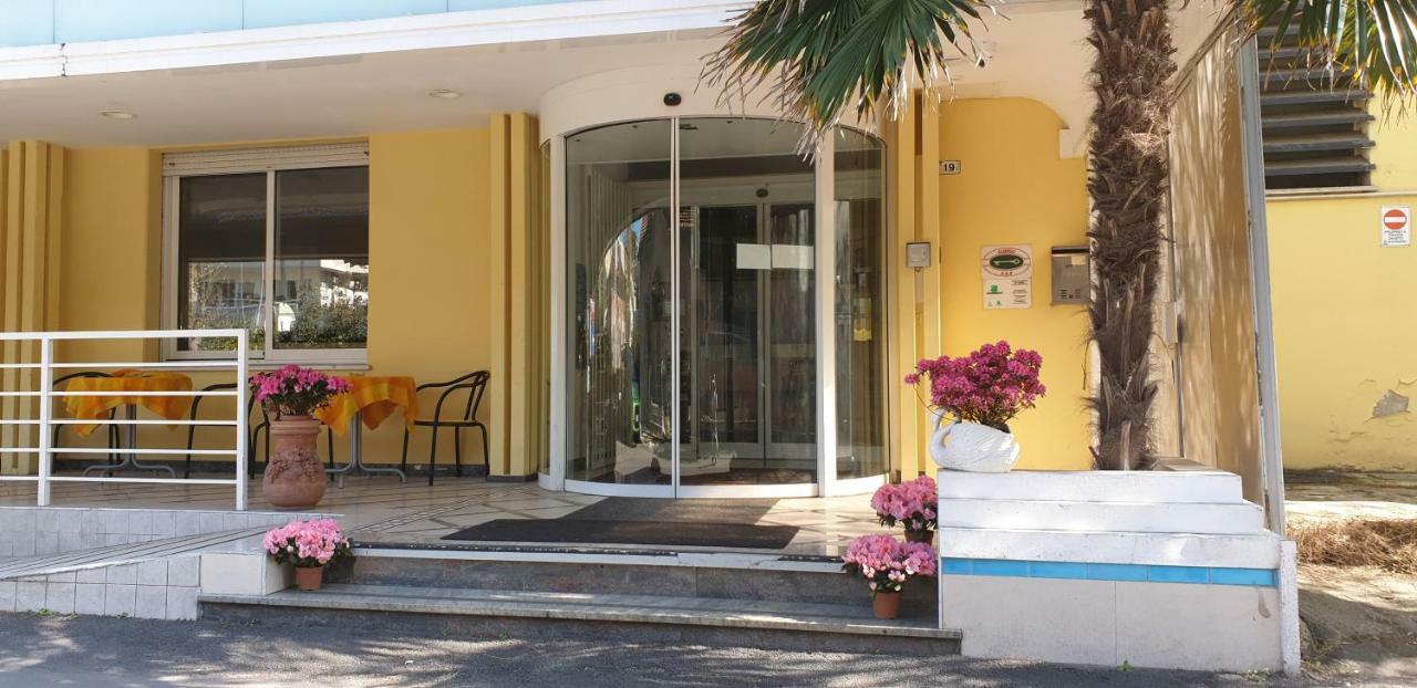 Hotel Ginevra Riccione Esterno foto
