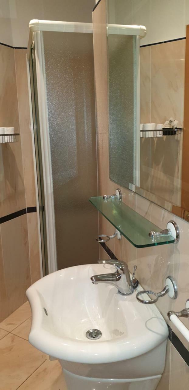 Hotel Ginevra Riccione Esterno foto